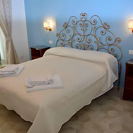 Palazzo De Campora Bed & Breakfast 4*