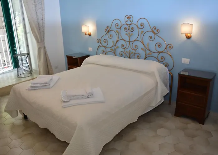 לינה וארוחת בוקר Palazzo De Campora 4*