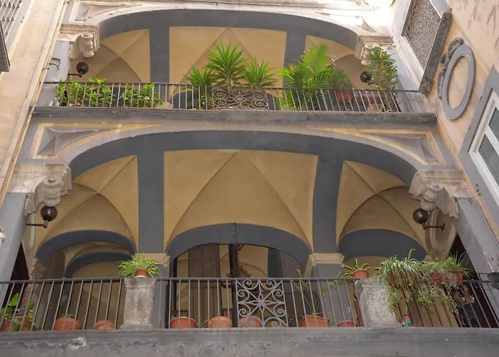 לינה וארוחת בוקר Palazzo De Campora נאפולי